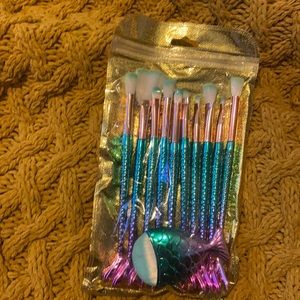 Mermaid brushes